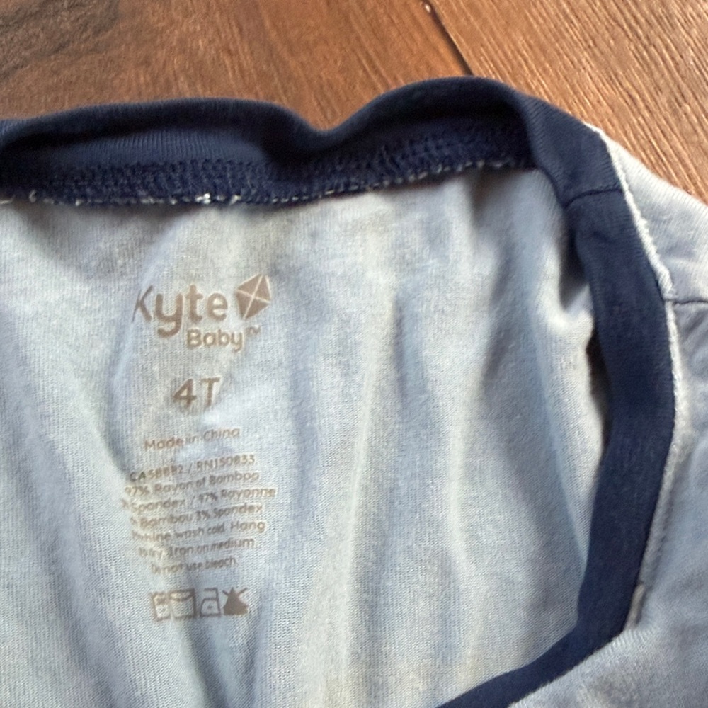 Kyte Pocket Tee size 4T 🦈 - Picture 3 of 5